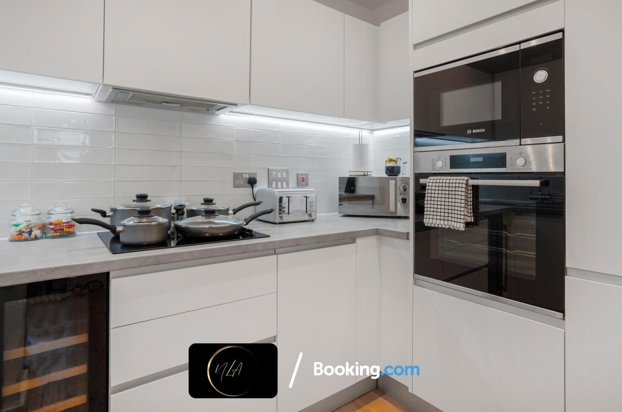 City Centre Apartment With Free Parking, 2 Bathrooms, Netflix And Wifi - Suitable For Contractors And Families - By Noor Luxury Accommodations Birmingam Exterior foto