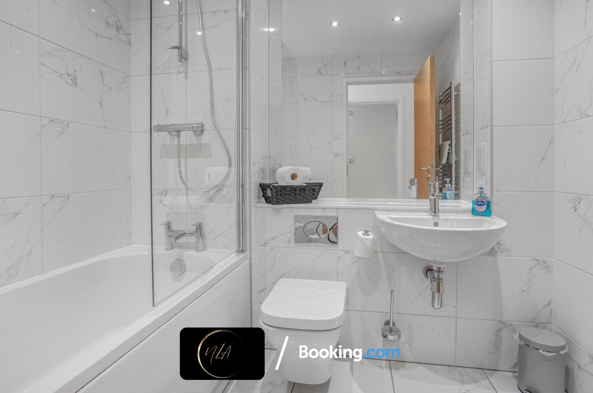 City Centre Apartment With Free Parking, 2 Bathrooms, Netflix And Wifi - Suitable For Contractors And Families - By Noor Luxury Accommodations Birmingam Exterior foto