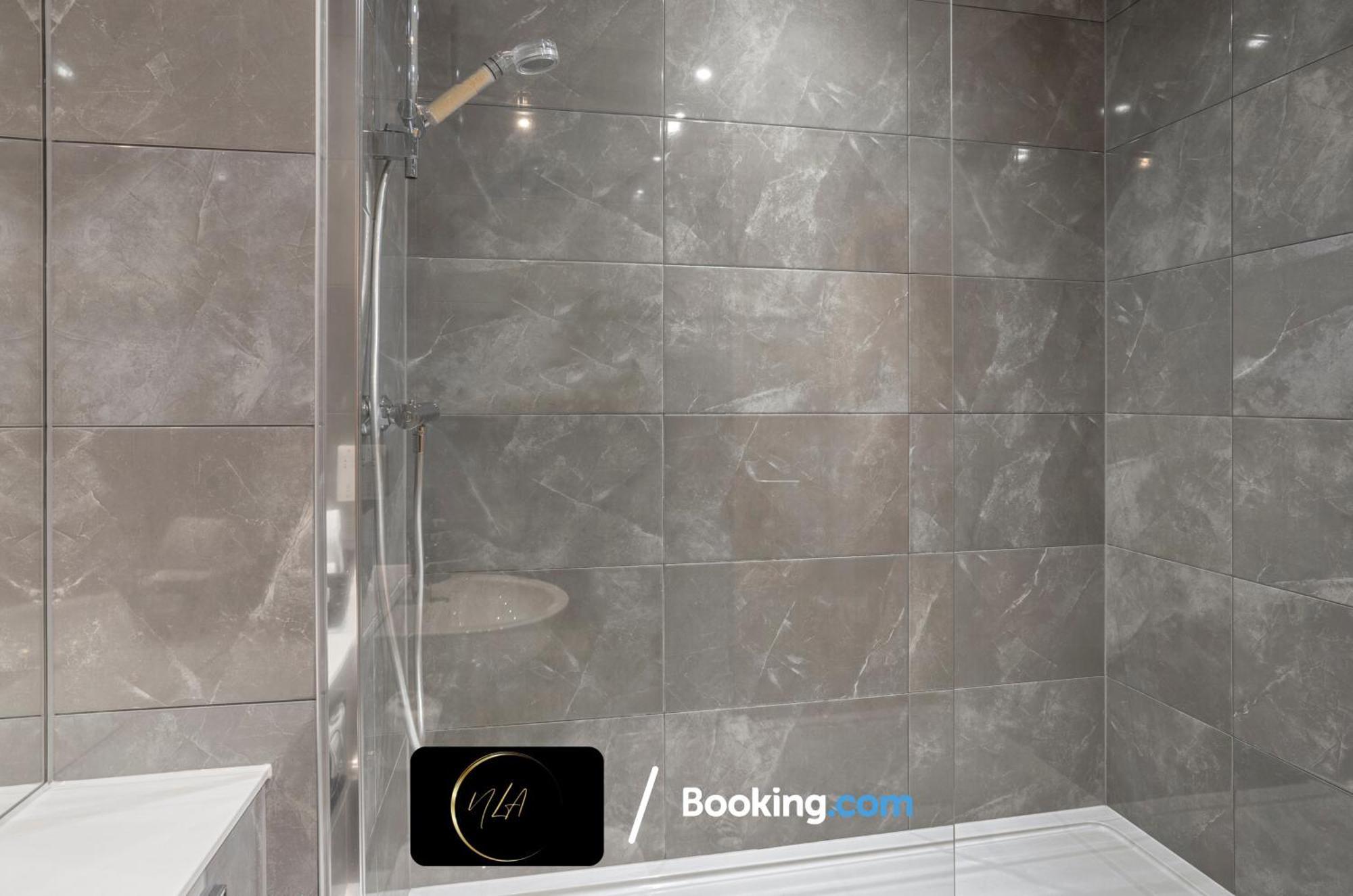 City Centre Apartment With Free Parking, 2 Bathrooms, Netflix And Wifi - Suitable For Contractors And Families - By Noor Luxury Accommodations Birmingam Exterior foto