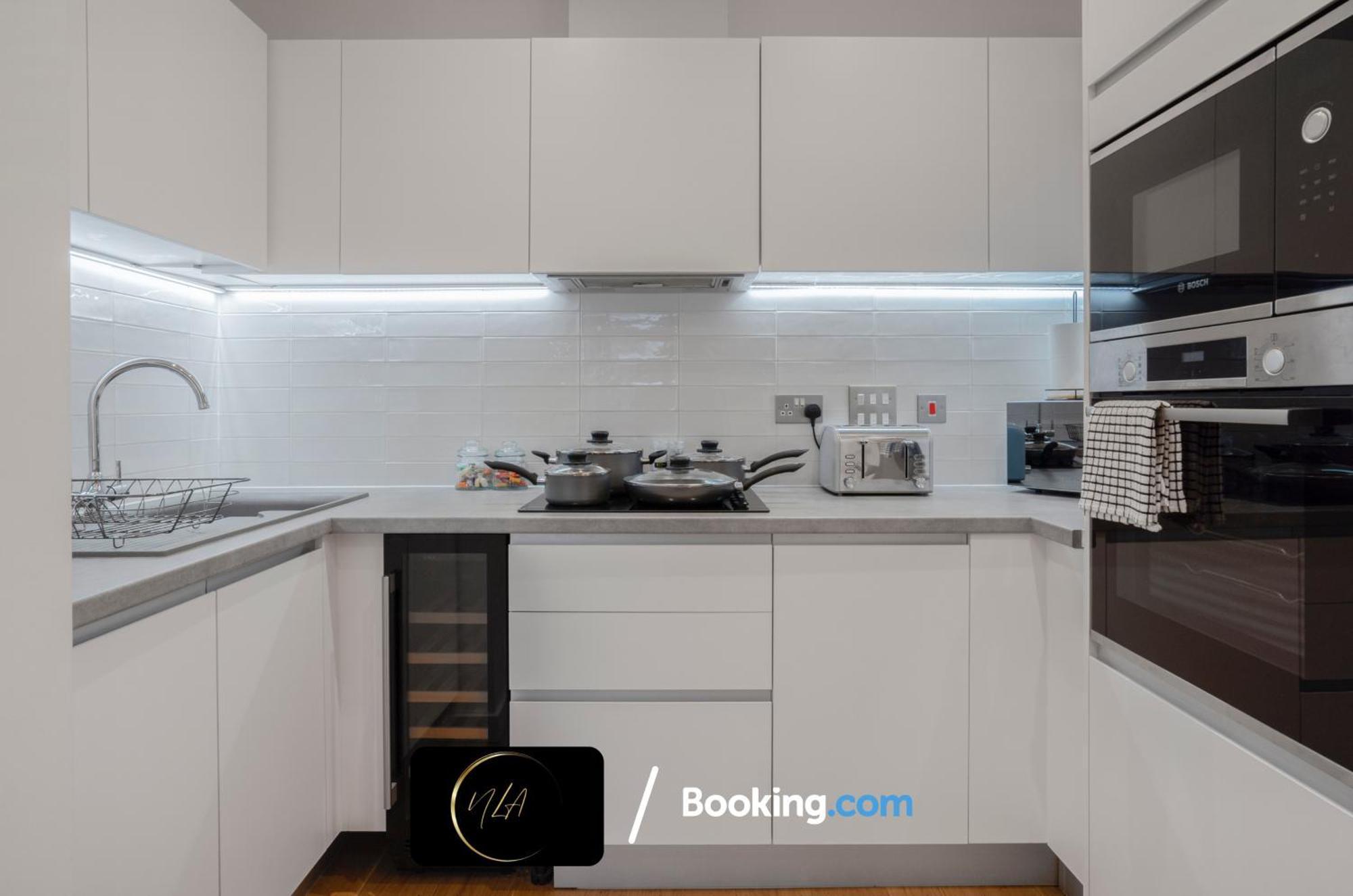City Centre Apartment With Free Parking, 2 Bathrooms, Netflix And Wifi - Suitable For Contractors And Families - By Noor Luxury Accommodations Birmingam Exterior foto